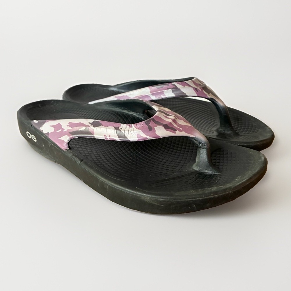 OOFOS OOlala Limited Flip Flops Thongs Sandals Black Purple Camo Womens 7